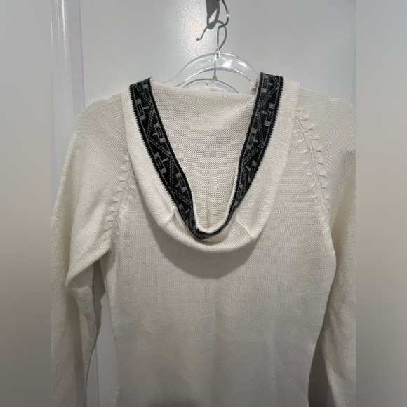 Handmade Alpaca Cream Sweater with Black Trim - Picture 6 of 16